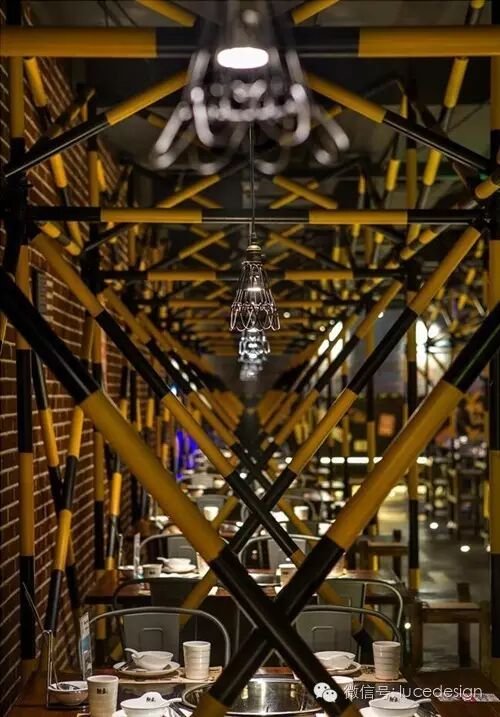 餐厅里的工业风
