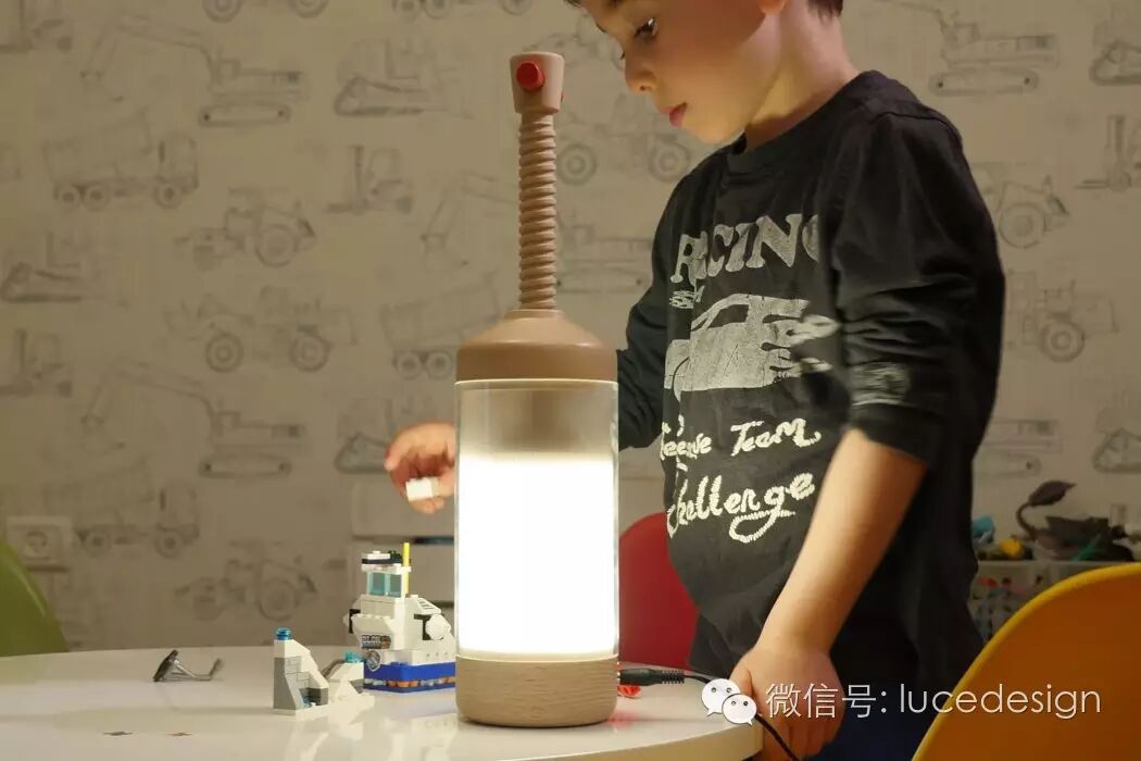 【最设计】装在法压壶中的光