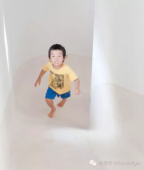 玩儿疯！一座由一个滑梯连接整个三层楼的住宅（乐园）！