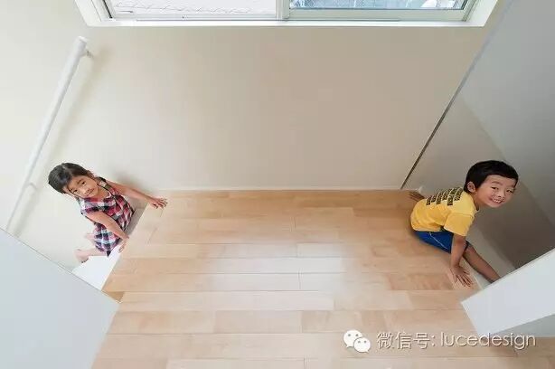 玩儿疯！一座由一个滑梯连接整个三层楼的住宅（乐园）！