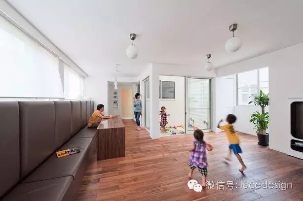 玩儿疯！一座由一个滑梯连接整个三层楼的住宅（乐园）！