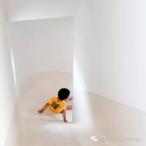 玩儿疯！一座由一个滑梯连接整个三层楼的住宅（乐园）！