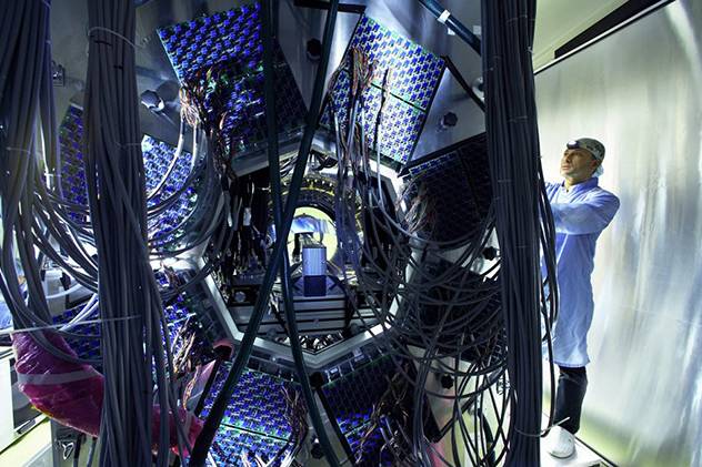 ۡHypersapce& ͩThe Shape of Inner Space