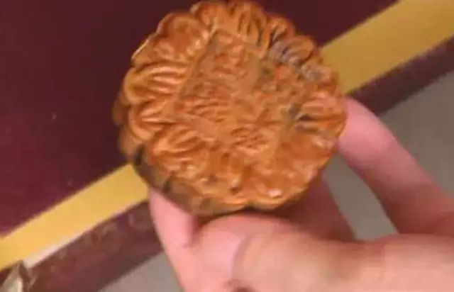放10年都不会发霉的月饼！杭州惊现“古董月饼”