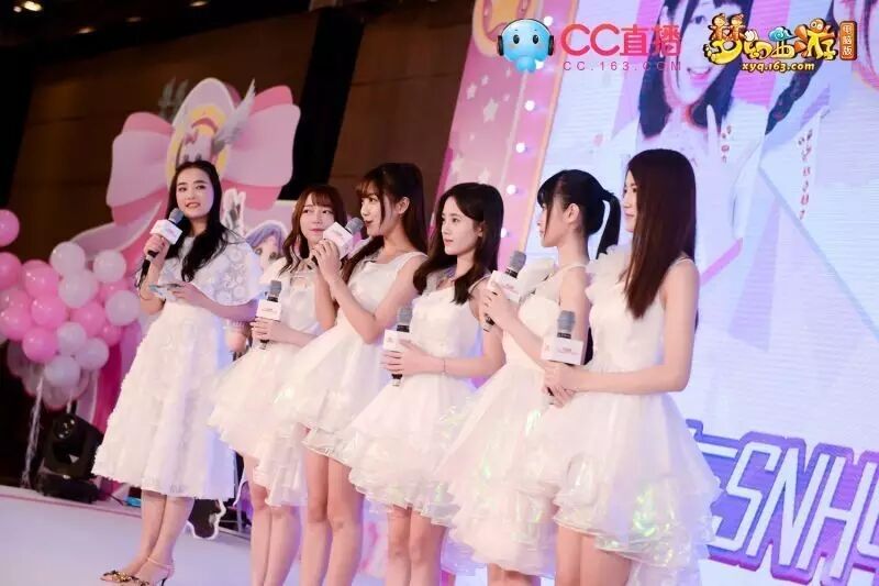 SNH48看粉丝直播,打赏一百万成女版王思聪