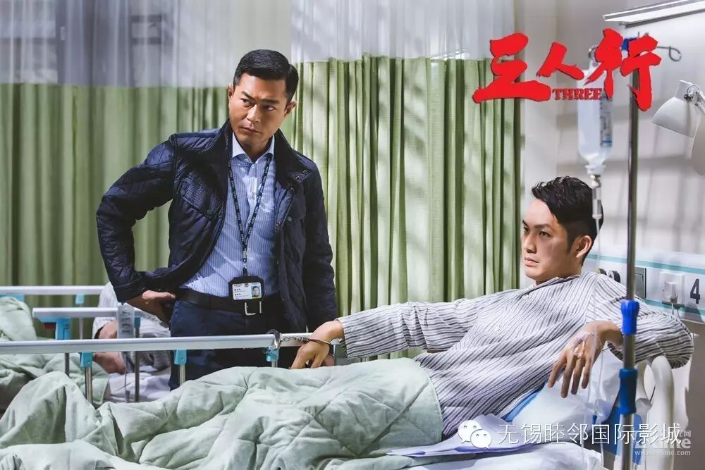 《三人行》曝钟汉良剧照 自曝近80%戏份均在＂床上＂完成