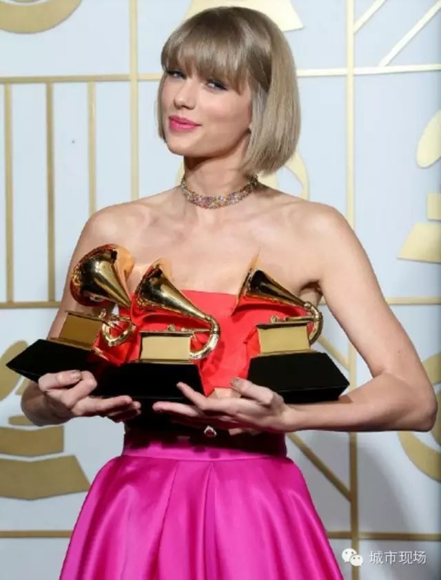 58届格莱美颁奖现场,Taylor Swift 成最大赢家!