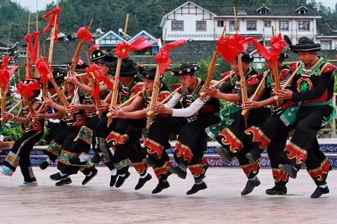 贵州黔东南的元宵节,苗族人民舞龙嘘花闹元宵,还有舟溪的芦笙节