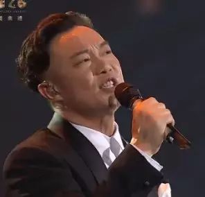 陈奕迅《26首老歌联唱》,看呆张学友!