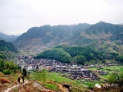 松源镇隶属于广东省梅州市梅县区,位于区域东北部,四面环山,中间盆地