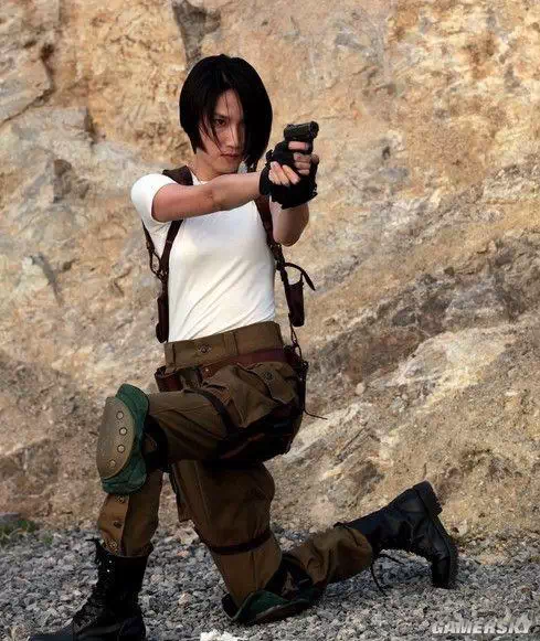 逗我?逗我也不笑..... 大河报