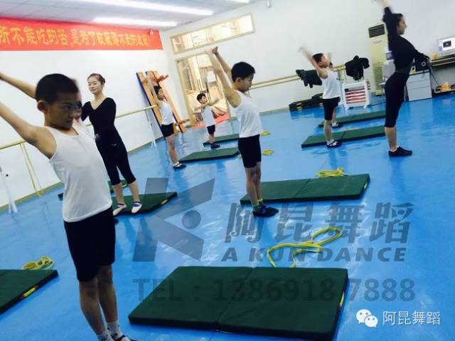 舞蹈课断断续续、经常迟到无所谓吗? - 济南阿昆舞蹈 - 济南阿昆舞蹈培训学校 舞蹈课断断续续、经常迟到无所谓吗? - 济南阿昆舞蹈 - 济南阿昆舞蹈培训学校