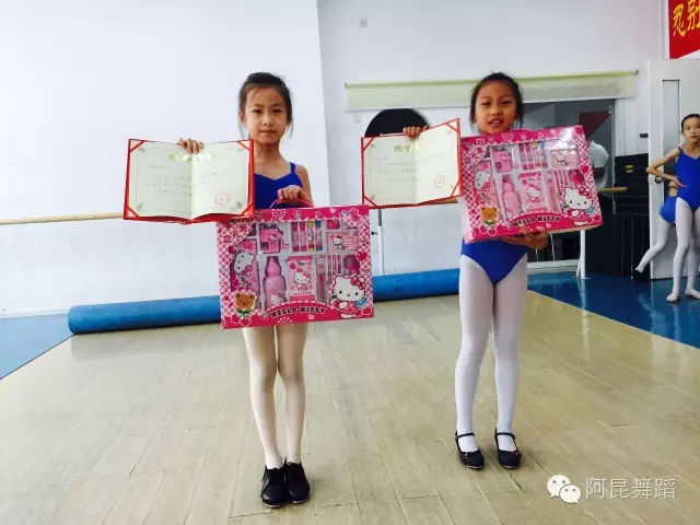 祝贺一字马形象大使们! - 济南阿昆舞蹈 - 济南阿昆舞蹈培训学校 祝贺一字马形象大使们! - 济南阿昆舞蹈 - 济南阿昆舞蹈培训学校