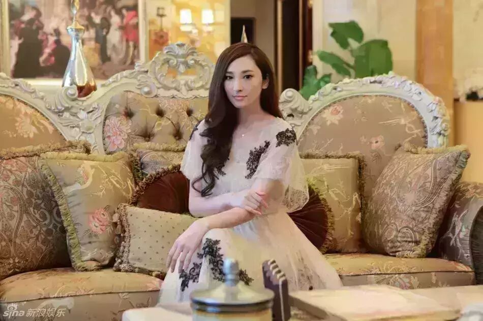 吴佩慈生二胎,为什么得不到祝福?