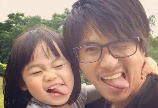 女子朋友圈曬了張自拍照 丈夫一怒之下要和她離婚