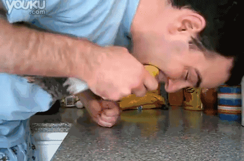 搞笑 如何用香蕉开啤酒?看到最后的人都.