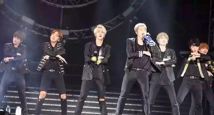 防弹少年团厚衣热舞晕倒 中断演出送医