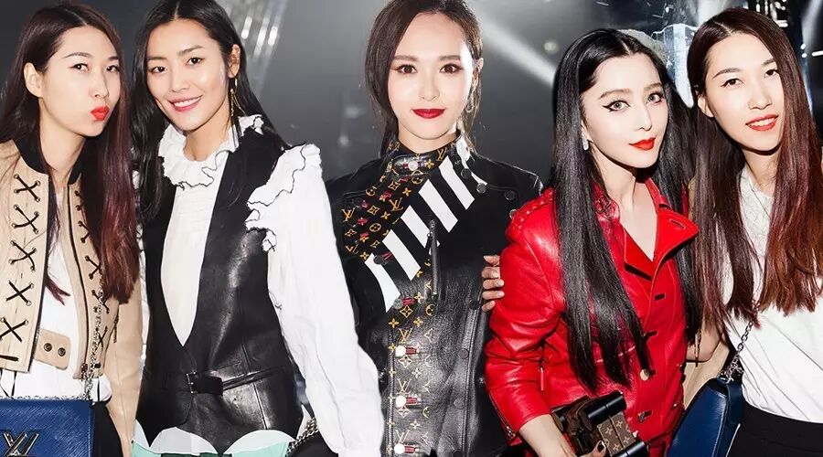 天啊!范冰冰、刘雯、唐嫣都去Louis Vuitton秀场玩二次元...