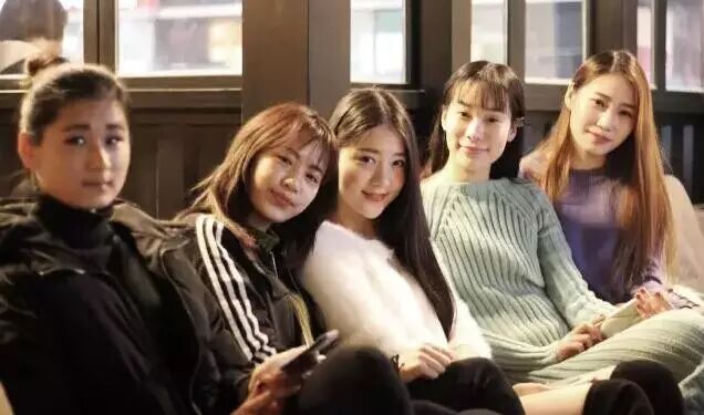 王思聪故乡的XBOX网咖请来了不少美女哟!!!