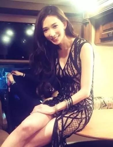 终于知道林志玲多年不嫁的原因了,原来答案全在这组照片...