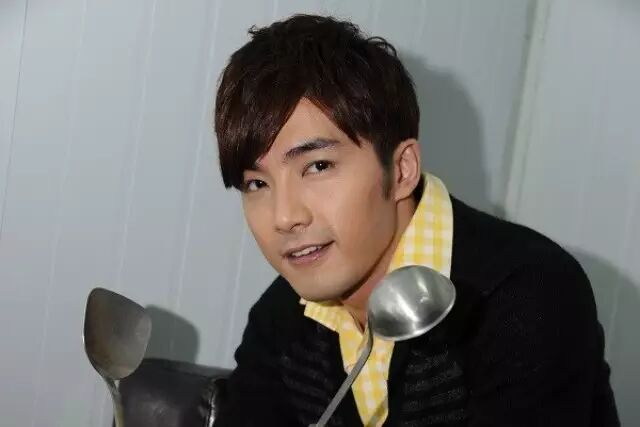 搜包  贺军翔:安静的男子