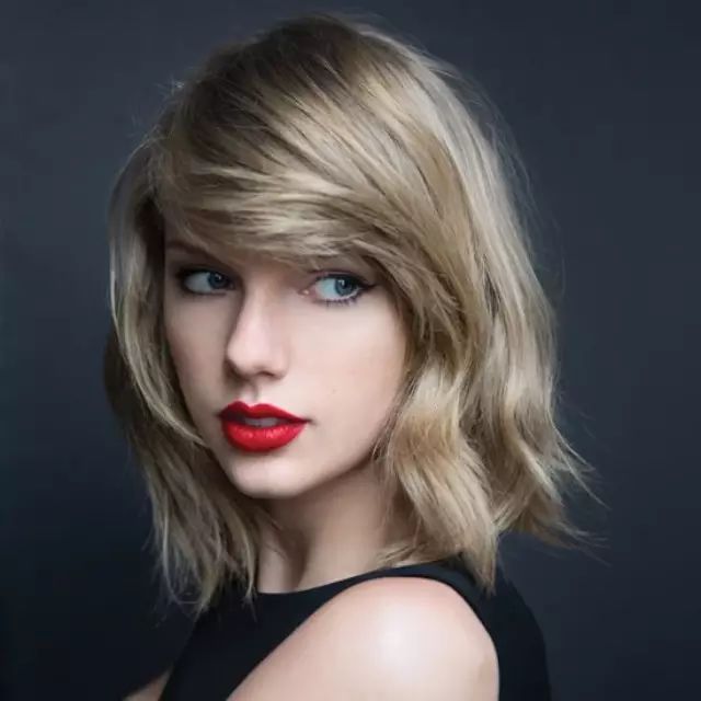 【双语】格莱美:Taylor Swift再获“年度专辑奖”