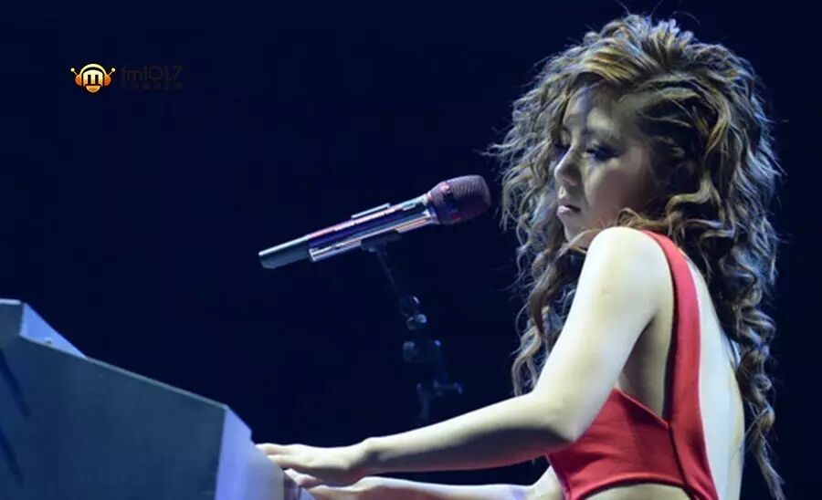 邓紫棋致敬张国荣 演绎经典夺冠  向上音乐榜