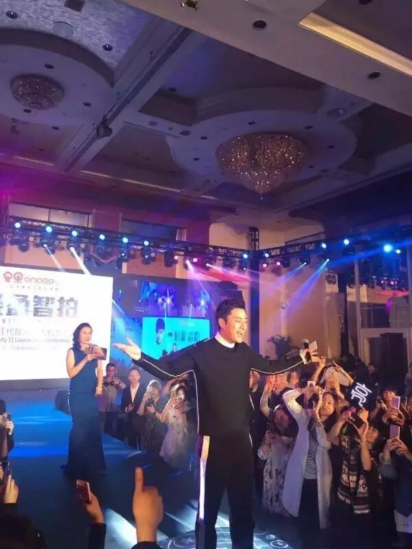 輕盈智拍 安果Ⅱ代大眾消費智拍無人機閃耀發(fā)布