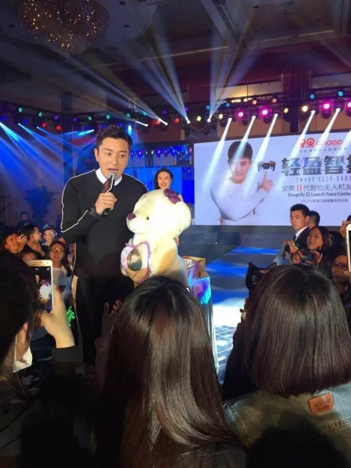 輕盈智拍 安果Ⅱ代大眾消費智拍無人機閃耀發(fā)布