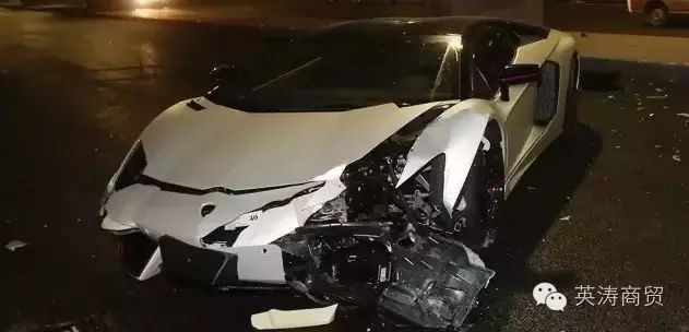 李易峰凌晨撞车:“不良示范,深表歉意”