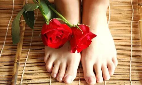 半边脚掌突然木了怎么回事