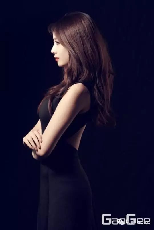 T-ara成员朴智妍拍杂志写真展多样魅力