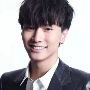 陈柏宇10年后推出《你瞒我瞒》第二集