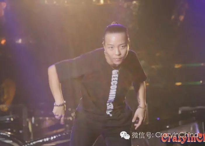 ＂颜王＂黄景行酒吧热舞 (你看过Dino酒吧跳舞吗?)