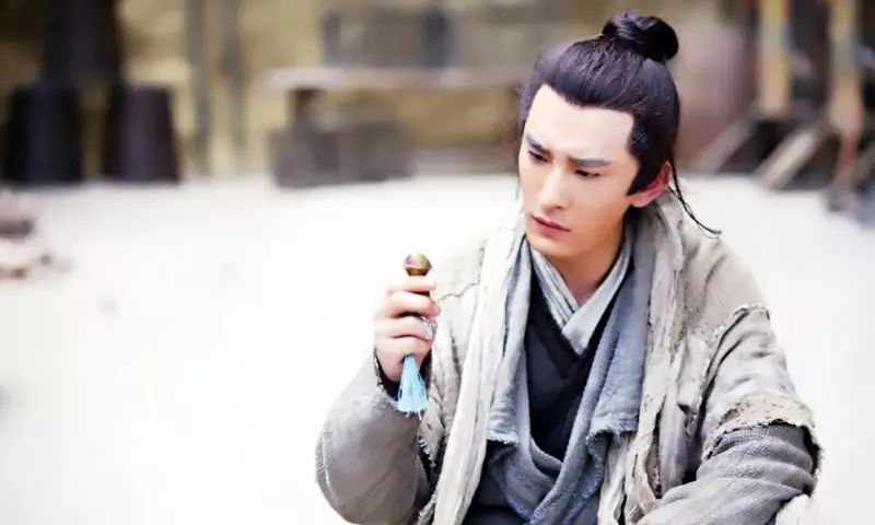 落十一喜欢糖宝,花千骨把他杀了去陪糖宝.