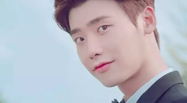 李钟硕双唇竟然比少女还粉萌水润?在下输了!