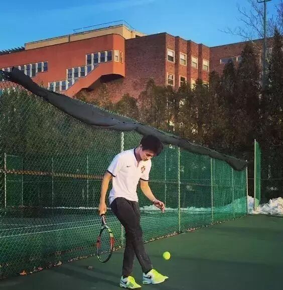 新晋国民老公初长成!王思聪你还抱着网红吃麻辣烫?