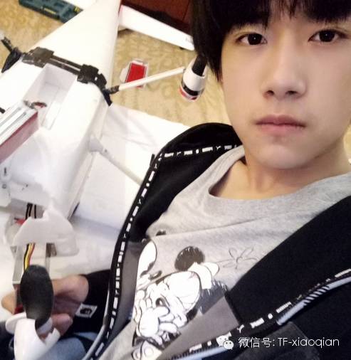 王俊凯易烊千玺平安抵达深圳