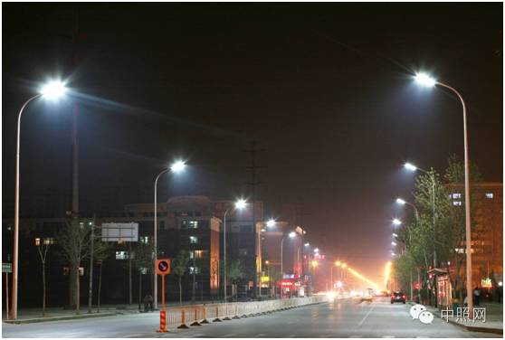 智慧城市：智慧唱主角，路灯唱配角