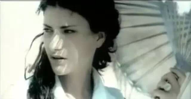 ...Un'emergenza d'amore  (急需爱情) - Laura Pausini