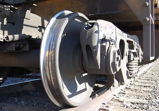 能否把火车的金属轮子换成橡胶轮胎?