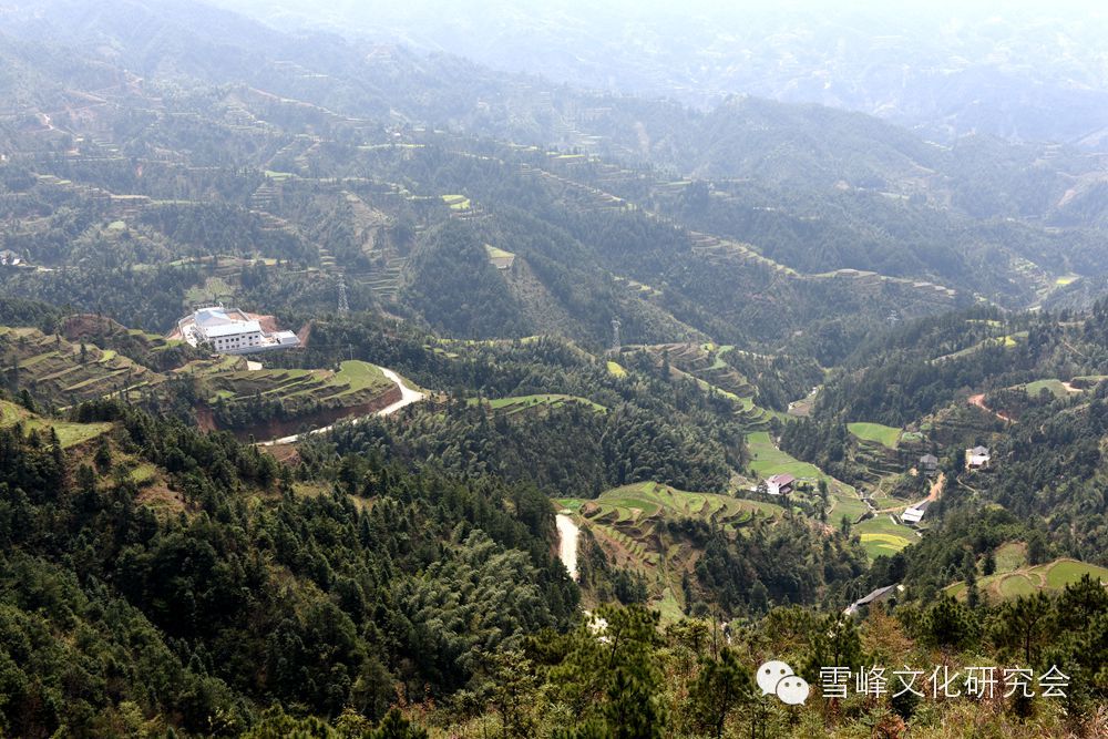 在位于溆浦县新田乡境内的紫荆山,我领略到了人与自然的那种天人合一