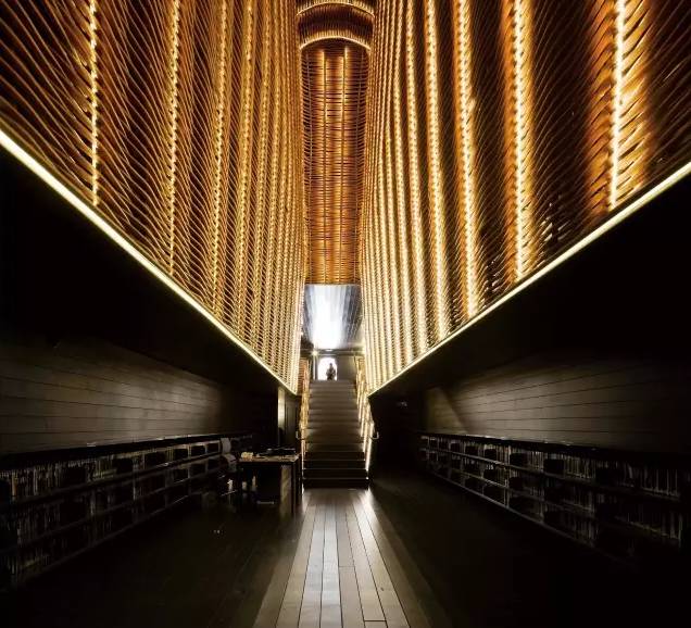 马德里艺术中心：光的戏剧性表现