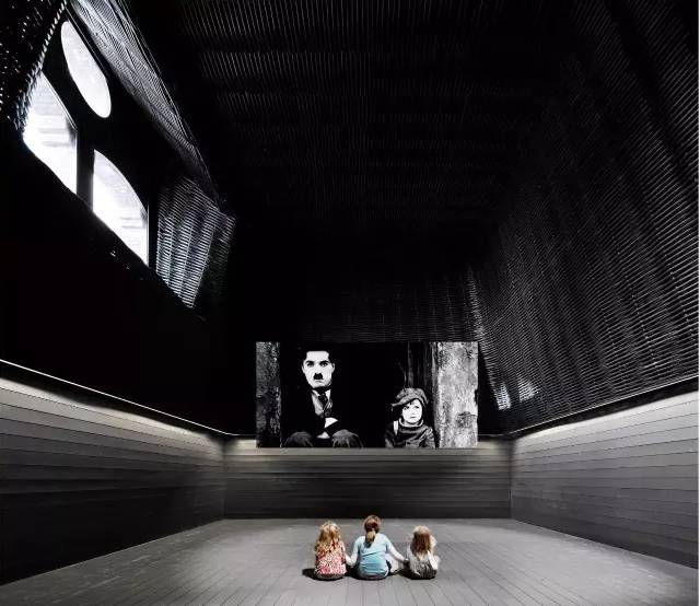 马德里艺术中心：光的戏剧性表现