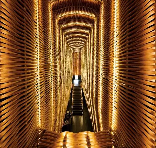 马德里艺术中心：光的戏剧性表现