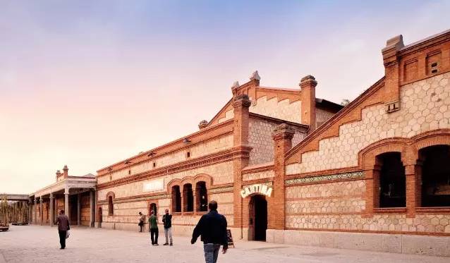 马德里艺术中心：光的戏剧性表现