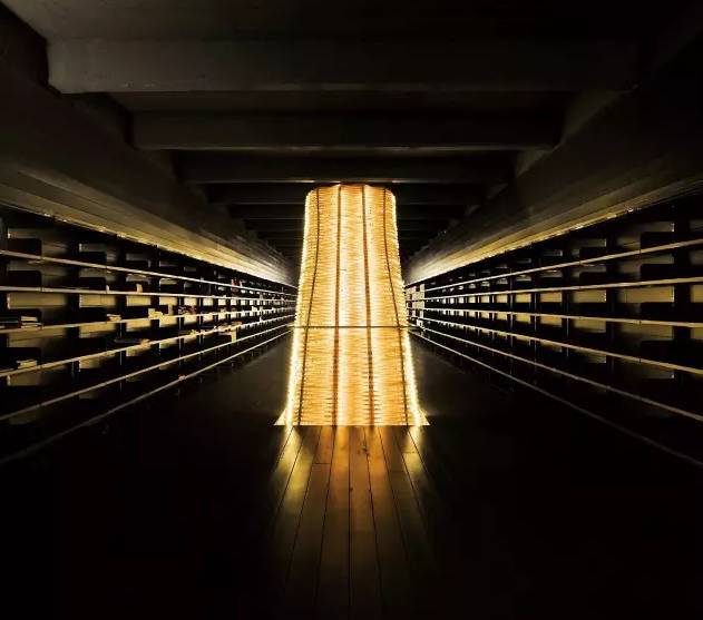 马德里艺术中心：光的戏剧性表现