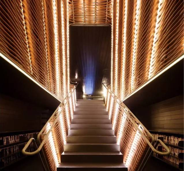 马德里艺术中心：光的戏剧性表现