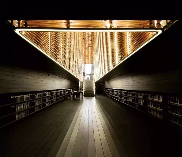 马德里艺术中心：光的戏剧性表现