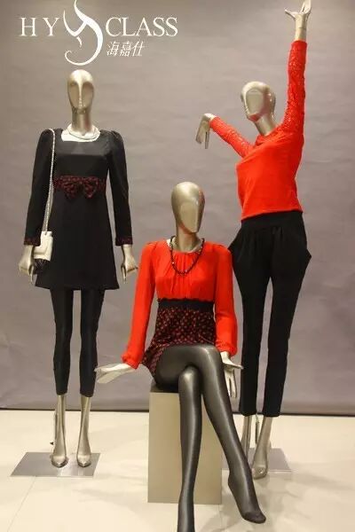 服装店橱窗陈列的设计及灯光用法解析